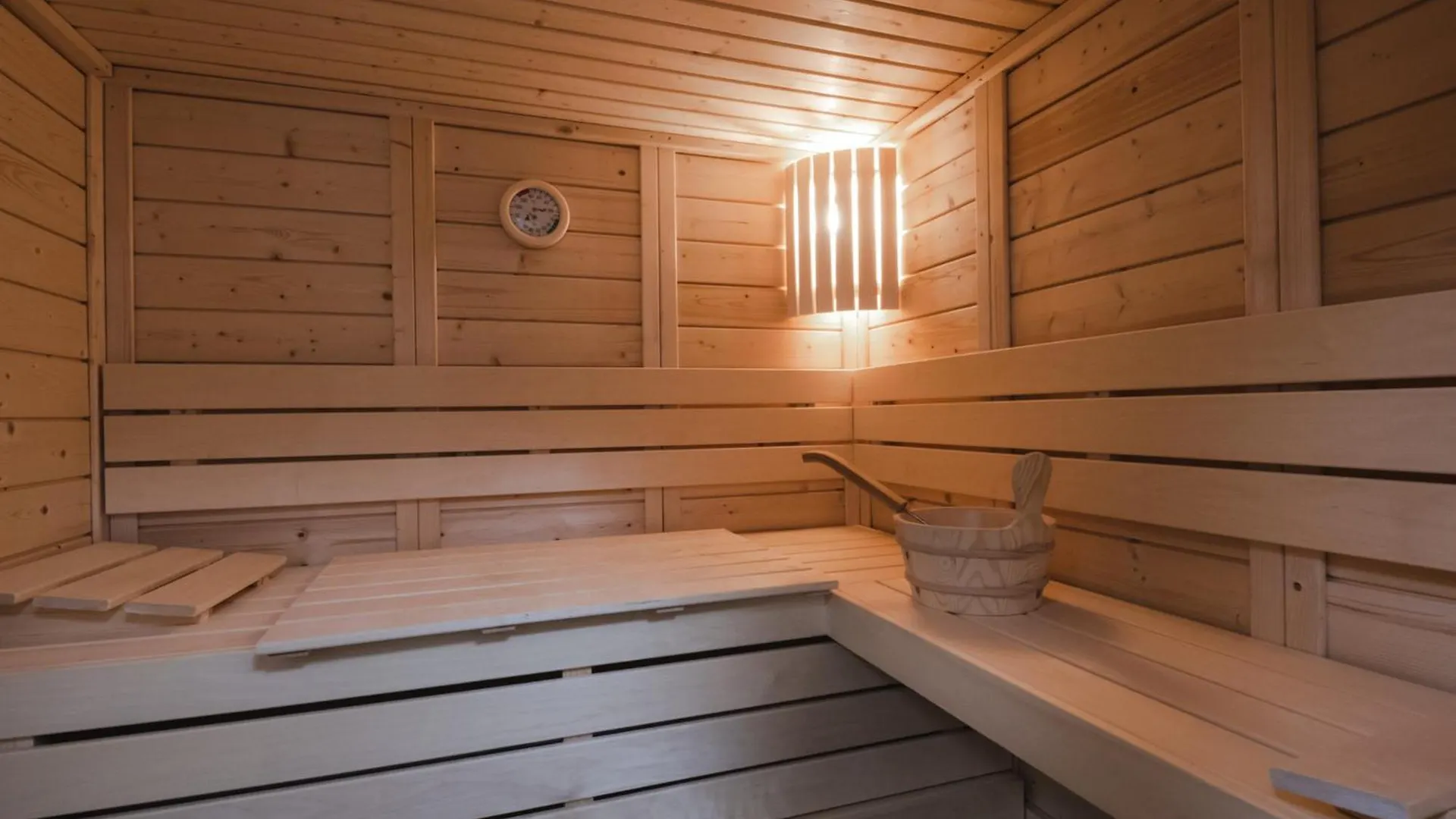 Appartement Moderne Avec Sauna, Balcon Et Parking A Chamonix - Fr-1-343-246 Apartment