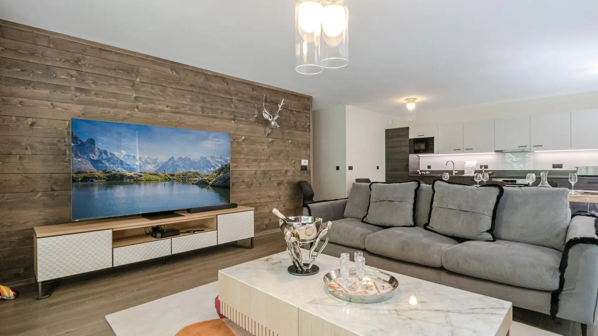 Appartement Moderne Avec Sauna, Balcon Et Parking A Chamonix - Fr-1-343-246 0*,