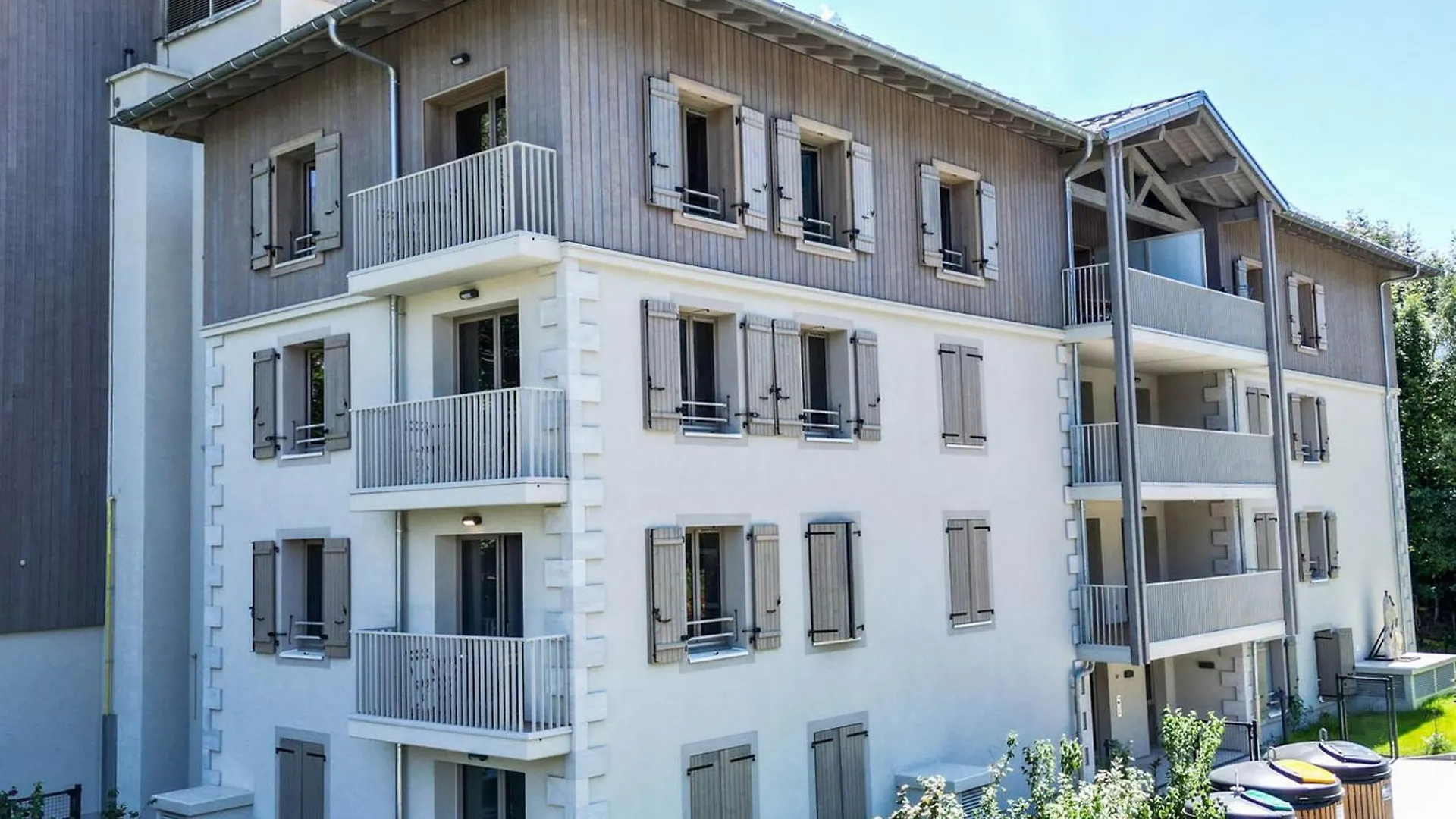 Appartement Moderne Avec Sauna, Balcon Et Parking A Chamonix - Fr-1-343-246