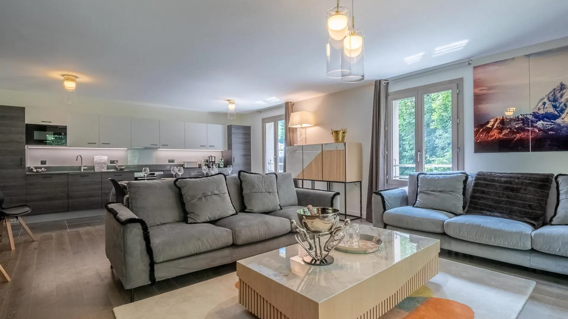Appartement Moderne Avec Sauna, Balcon Et Parking A Chamonix - Fr-1-343-246