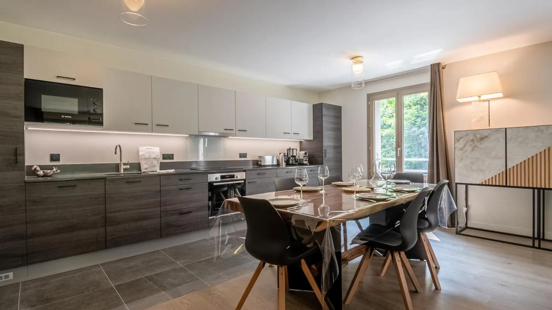 Appartement Moderne Avec Sauna, Balcon Et Parking A Chamonix - Fr-1-343-246 0*,  France