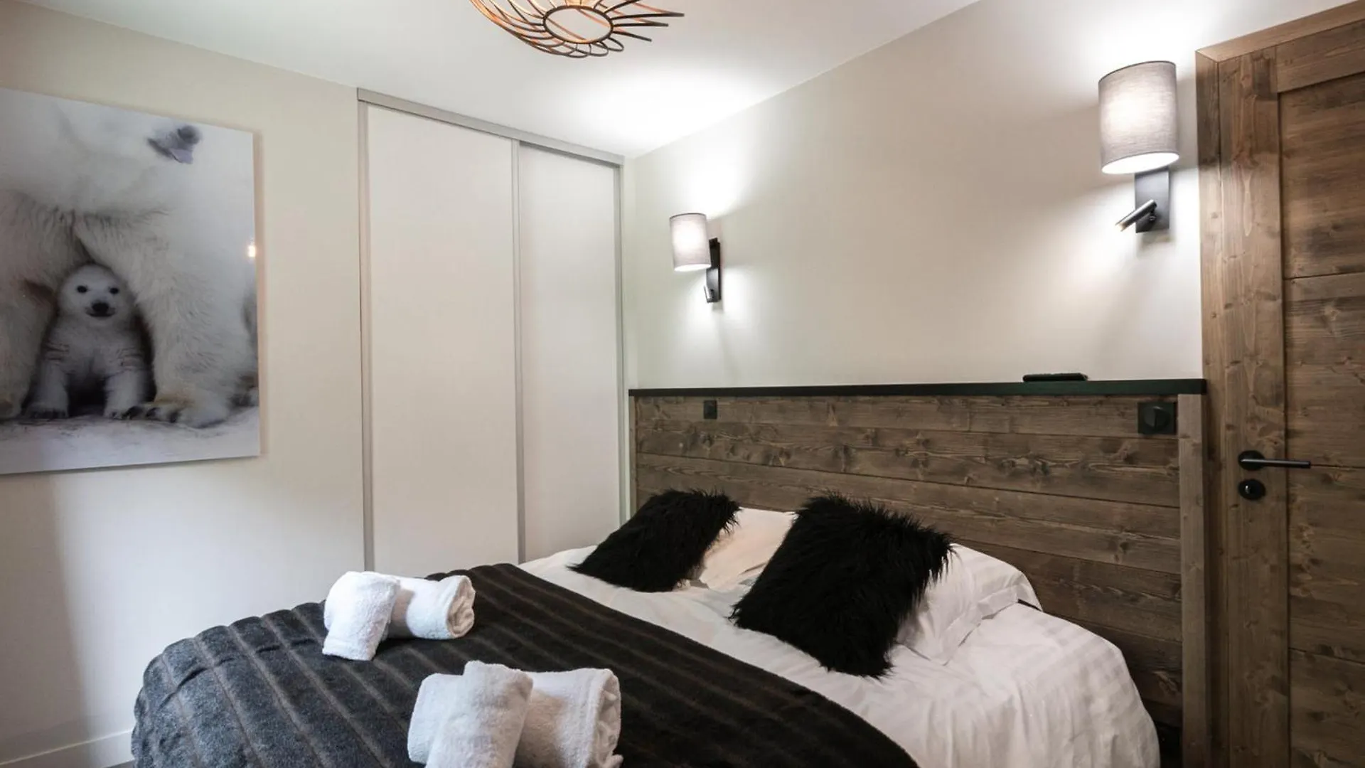 Appartement Moderne Avec Sauna, Balcon Et Parking A Chamonix - Fr-1-343-246 0*,