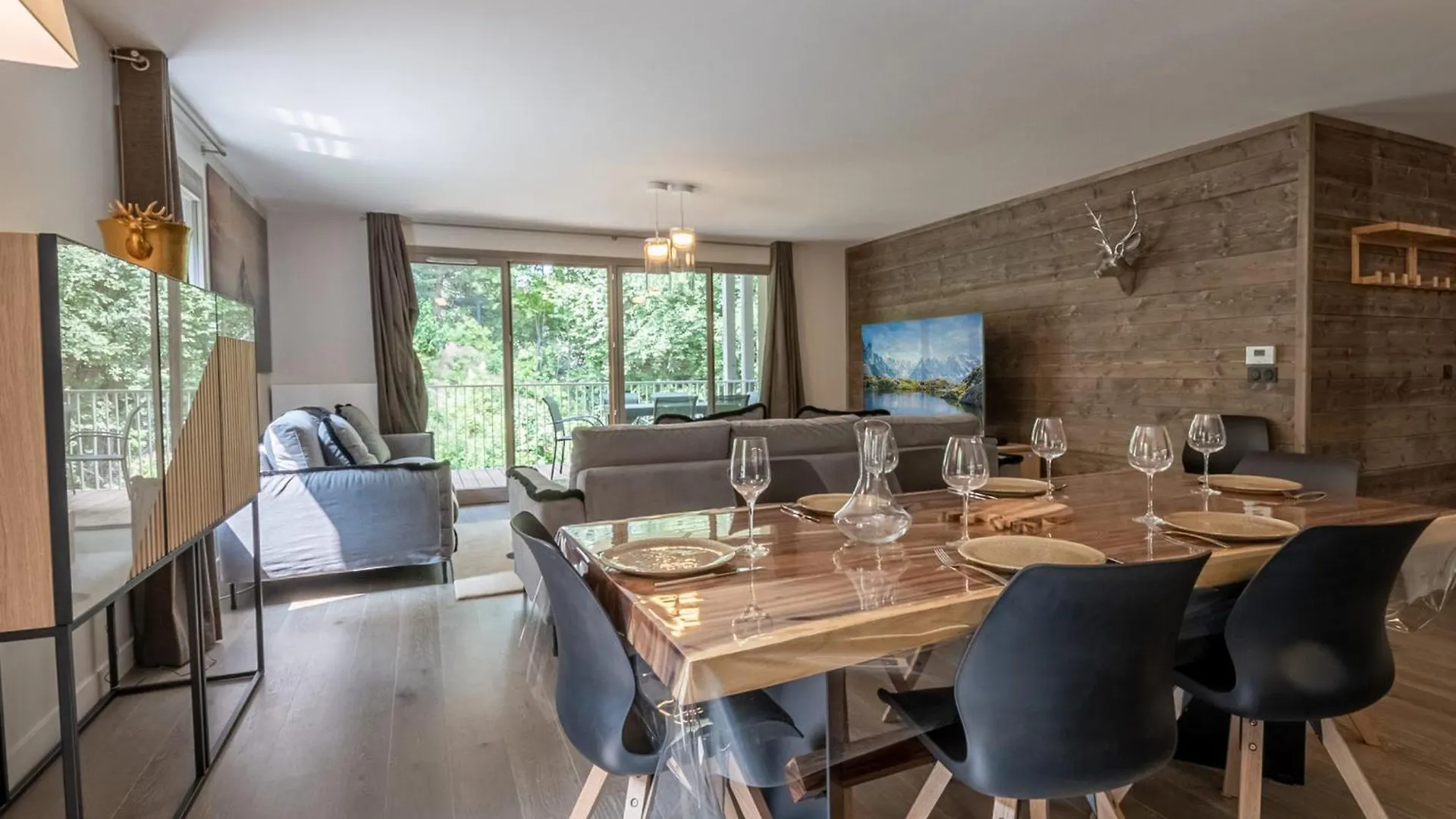 Appartement Moderne Avec Sauna, Balcon Et Parking A Chamonix - Fr-1-343-246